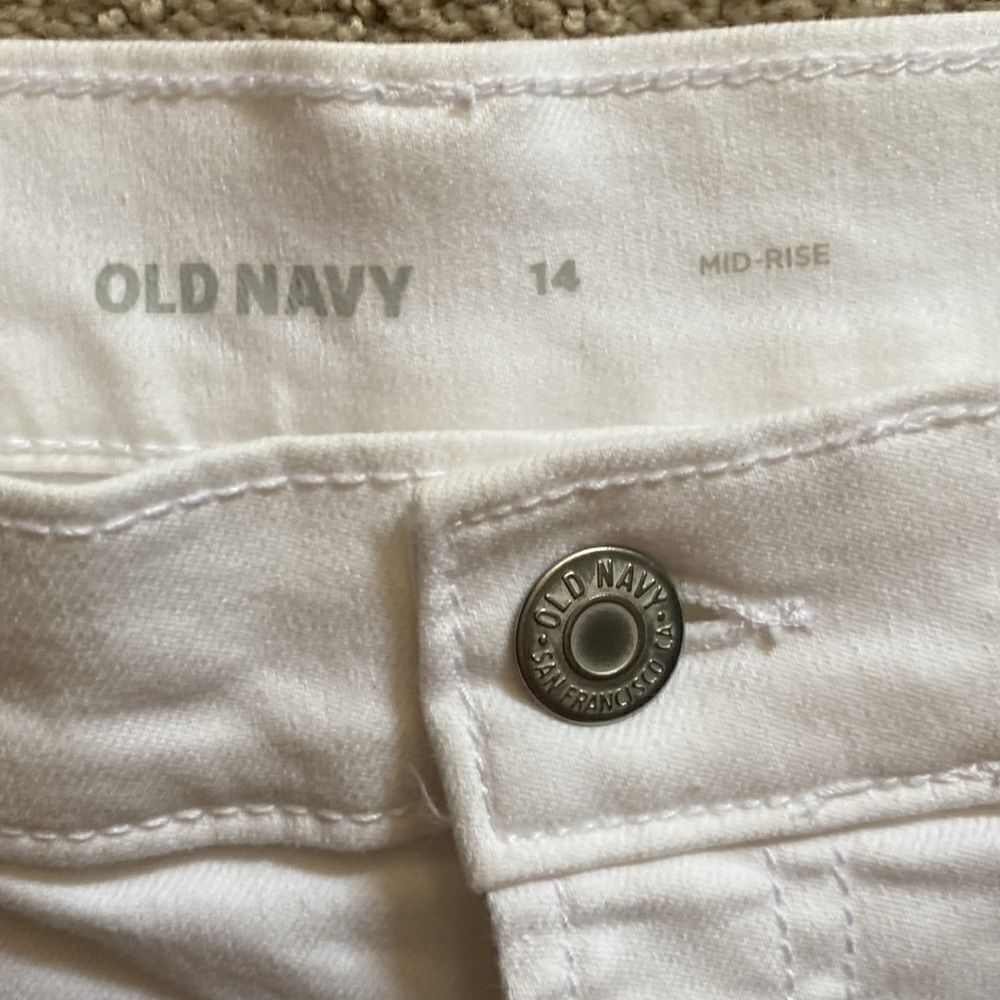 Old Navy White Mid‑Rise Shorts – Size 14 – NWOT - Picture 2 of 6